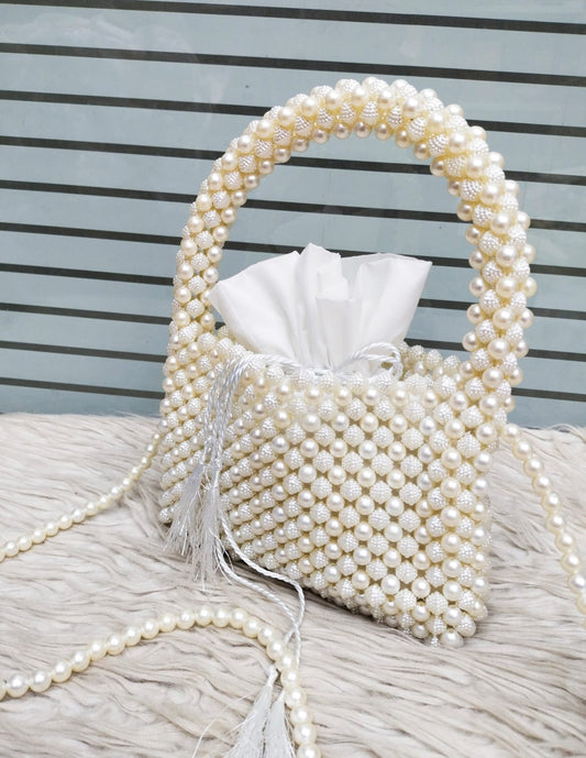 🎀 HIGH QUALITY white pearls  Cross Body Bag for Girls 🎀  ✨ Unique Style ✨ Crossbody bags  ✨ Material : Handmade ✨ High Quality 🔥 Most Demanding 🔥