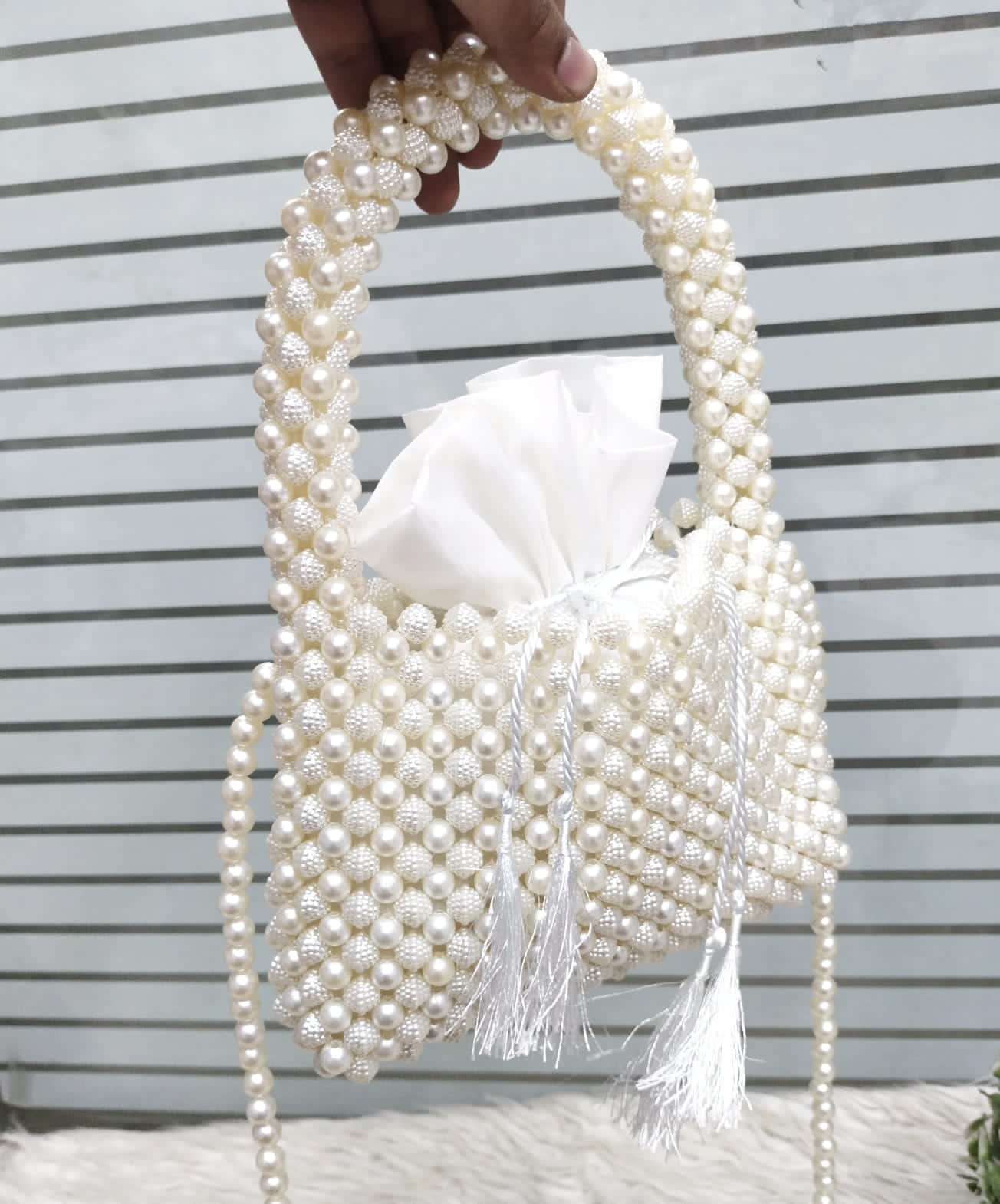 🎀 HIGH QUALITY white pearls  Cross Body Bag for Girls 🎀  ✨ Unique Style ✨ Crossbody bags  ✨ Material : Handmade ✨ High Quality 🔥 Most Demanding 🔥