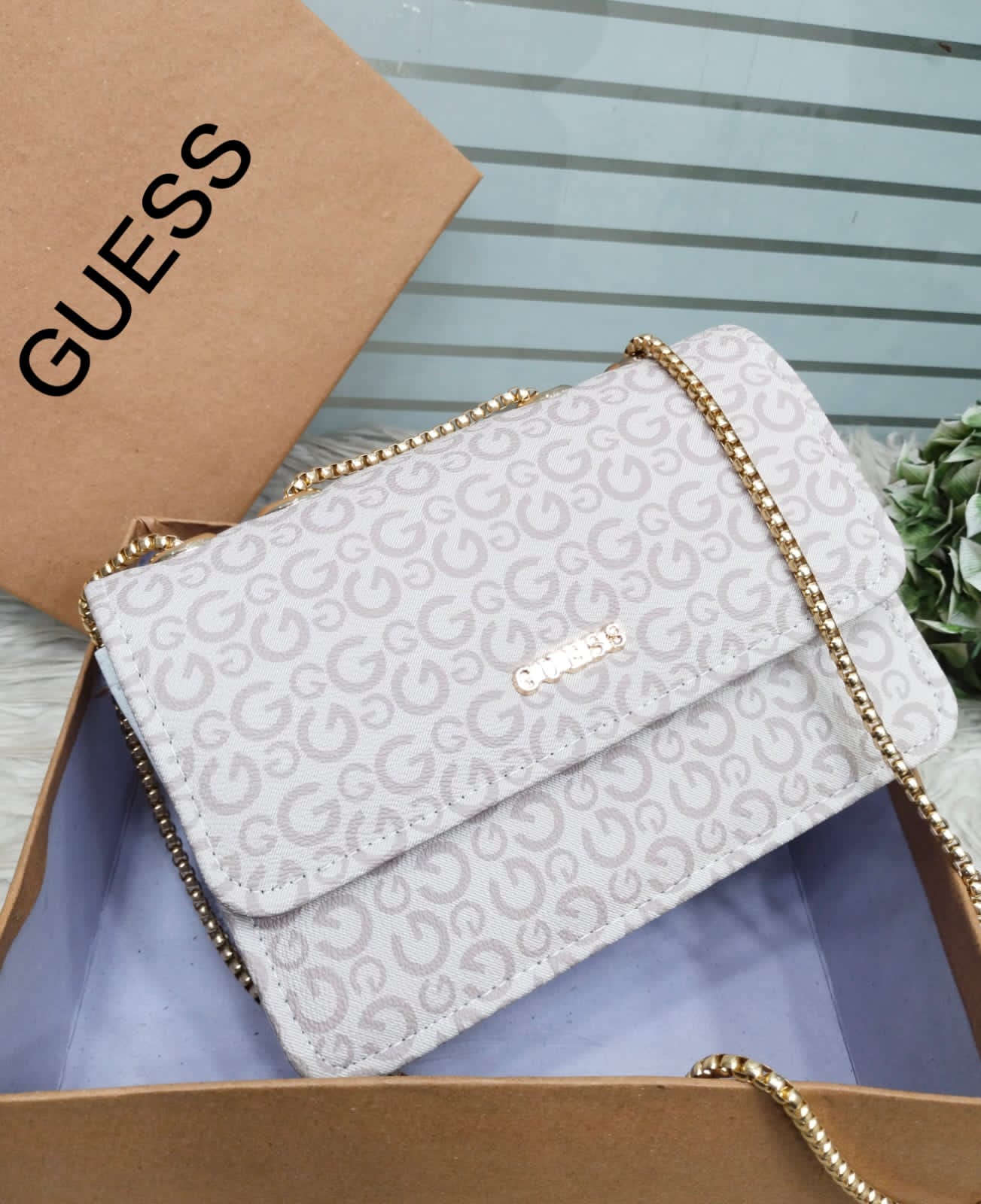 💖 TOP DEMANDING ARTICLE 💖   💖 GUESS Crossbody Handbags For Womens💖 ✨ Size : Large  ✨ With Long chain  ✨ Good Capacity ✨ Stylish & Unique