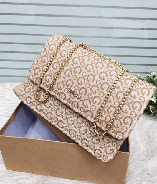 💖 TOP DEMANDING ARTICLE 💖   💖 GUESS Crossbody Handbags For Womens💖 ✨ Size : Large  ✨ With Long chain  ✨ Good Capacity ✨ Stylish & Unique